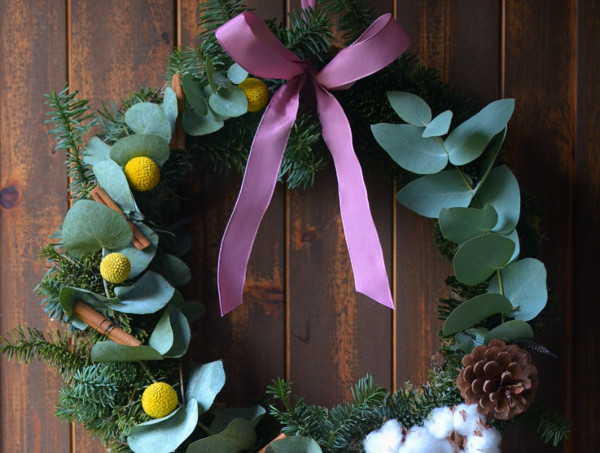 homemade-christmas-wreath-with-eucalyptus-diy1