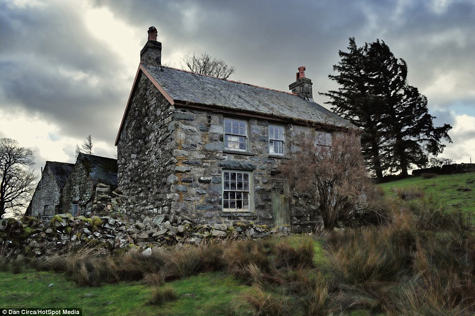 Cloud House Welsh farmhouse  exterior DAN CIRCA