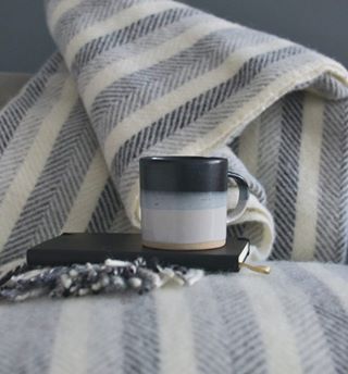  Why not treat someone to a lovely new mug this Christmas? Or for something even cozier, check out @britishblankets for a gorgeous wool throw 